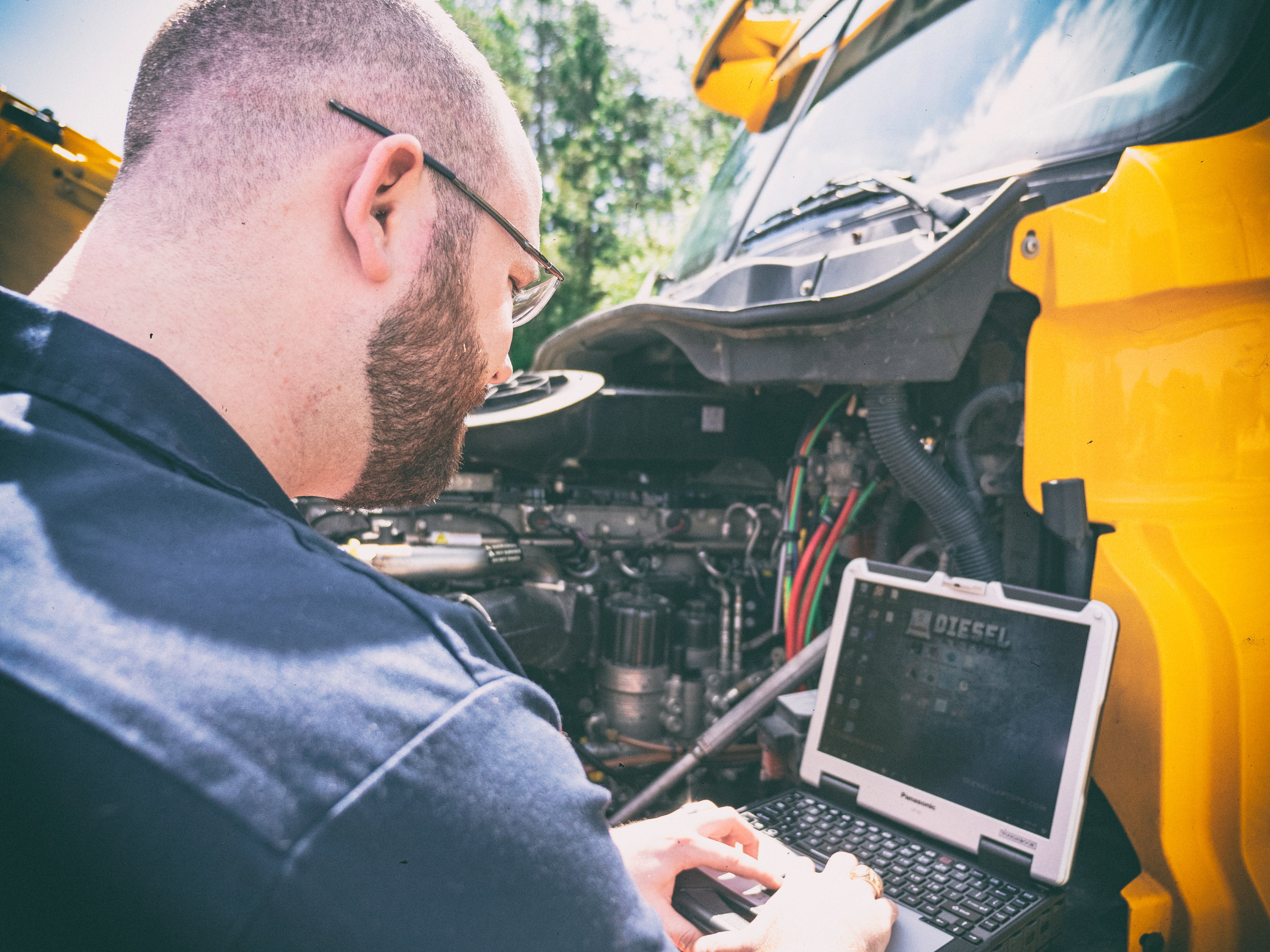 Diesel Tech diagnosing truck